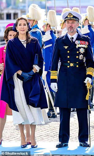 They then took the gilded Swedish Royal Barge to shore and were welcomed there by King Carl Gustaf, Sweden's longest-reigning monarch, and Queen Silvia