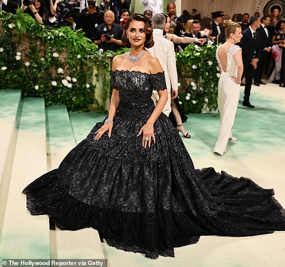 NEW YORK, NEW YORK - MAY 06: PenÃ©lope Cruz attends The 2024 Met Gala Celebrating "Sleeping Beauties: Reawakening Fashion" at The Metropolitan Museum of Art on May 06, 2024 in New York City.  (Photo by Theo Wargo/GA/The Hollywood Reporter via Getty Images)