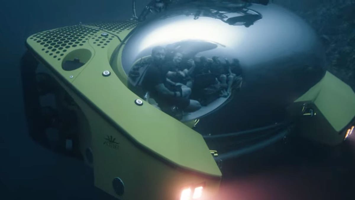 Luxuriöses Blasen-U-Boot, das Passagiere in die Tiefen des Meeres bringen soll