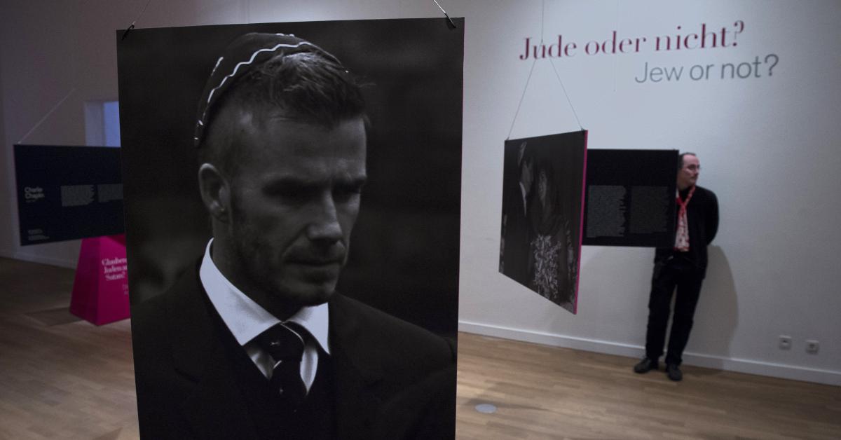 Ein Foto von David Beckham im "Die ganze Wahrheit... alles, was Sie schon immer über Juden wissen wollten" Ausstellung im Jüdischen Museum Berlin im Jahr 2013