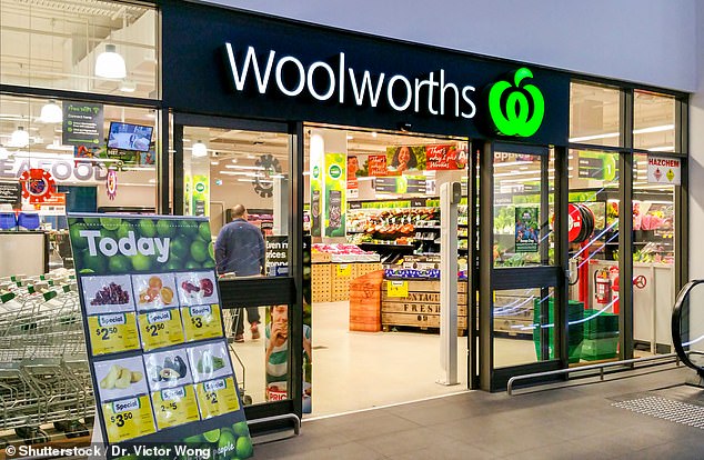 Der Vorschlag betrifft die 130.000 Mitarbeiter von Woolworths, denen angeboten wird, ihre 38-Stunden-Woche in vier 9,5-Stunden-Schichten zu arbeiten