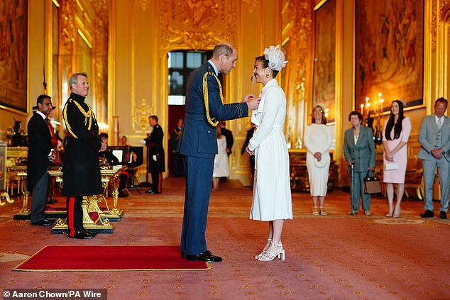Mit der von Prinz William verliehenen Ehrung werden Verdienste um den Vereinsfußball gewürdigt