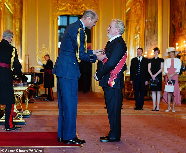 Sir Ridley Scott aus Los Angeles wird vom Prinzen von Wales auf Schloss Windsor zum Großkreuzritter des Order of the British Empire ernannt