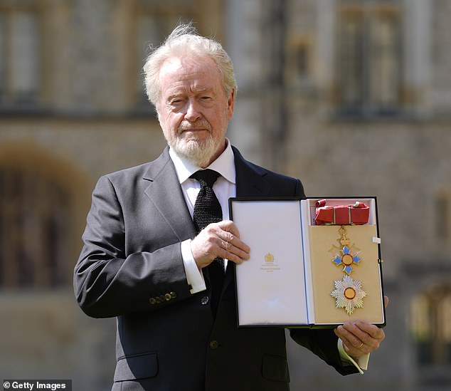 Sir Ridley Scott, nachdem er heute auf Schloss Windsor zum Großritterkreuz ernannt wurde