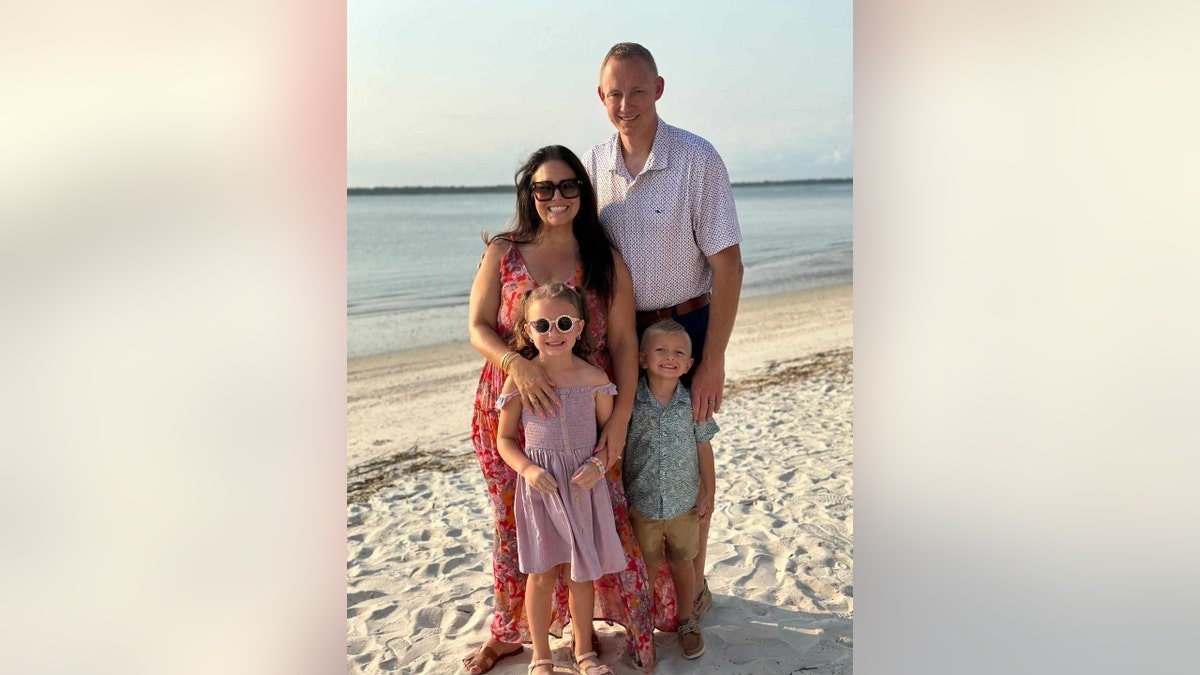 Bryan Hagerich und seine Familie am Strand