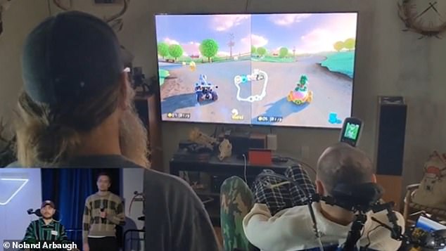 Arbaugh kann mithilfe des Remote-Gehirnchips in seinem Kopf einen Cursor über den Bildschirm bewegen.  Er spielt gerne Mario Kart (im Bild) mit Freunden