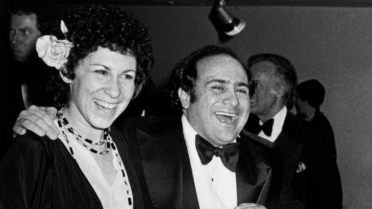 Rhea Pearlman und Danny DeVito im Jahr 1986