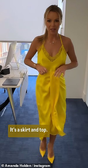 Als sie durch das Büro ging, begann sie: „Oh hallo.“  Heute trage ich Mellow Yellow von einer Marke namens Essential Antwerp.