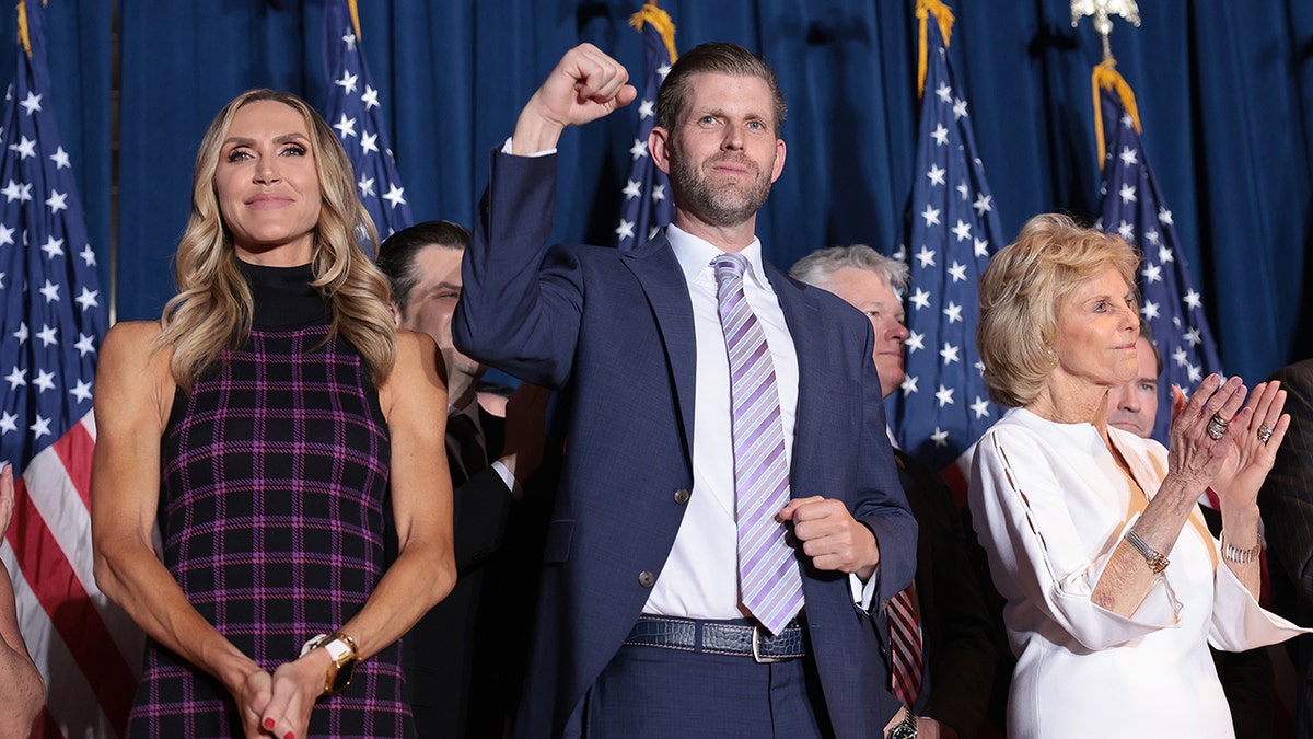 Mitglieder der Trump-Familie, darunter Lara und Eric