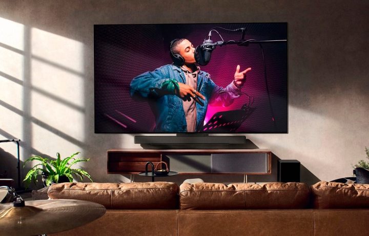 Der LG C3 Series OLED 4K-Fernseher im Wohnzimmer.