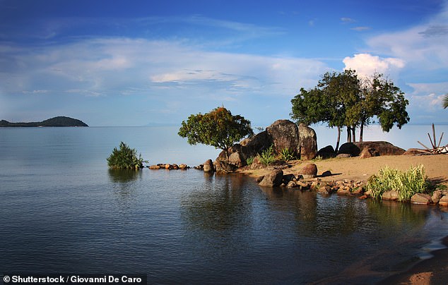 Oben der Malawisee, „ein riesiges Binnenmeer mit mehr als 350 Meilen Länge und 47 Meilen Breite“