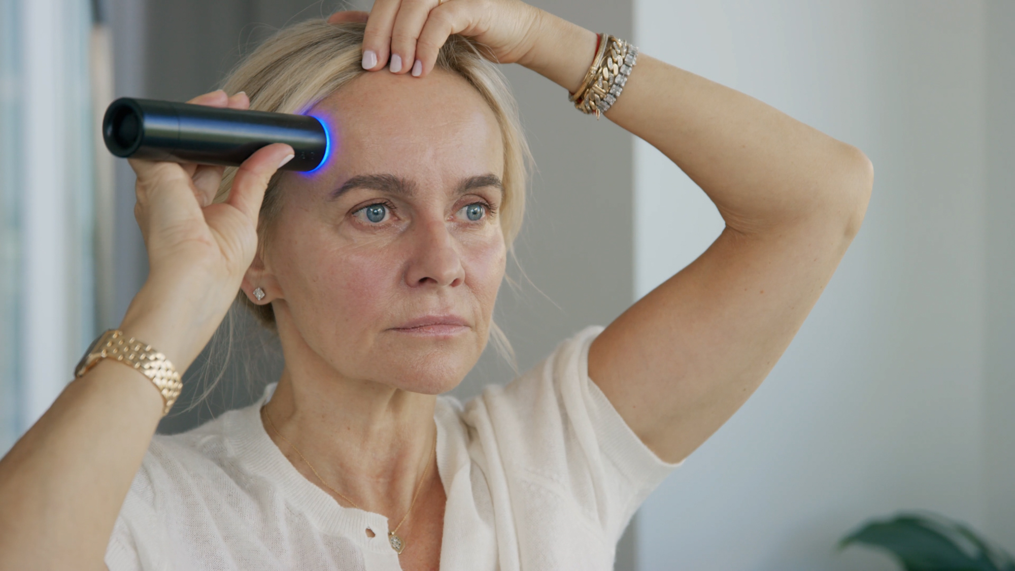 Die prominente Kosmetikerin Joanna Czech verwendet den Lyma-Laser für ihr Gesicht
