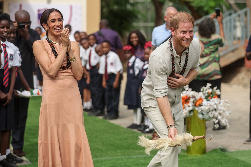 Prinz Harry und Meghan Markle starten ihren ersten offiziellen Besuch in Nigeria 2