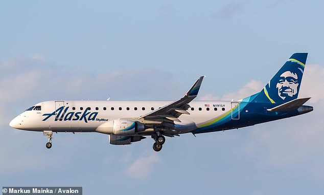 In einem Thread mit dem Titel „Alaska Airlines“ gab die Vielfliegerin bekannt, dass sie in die erste Klasse hochgestuft worden war, aber auf einem Mittelsitz neben einem „sehr großen“ Passagier saß (Archivbild)