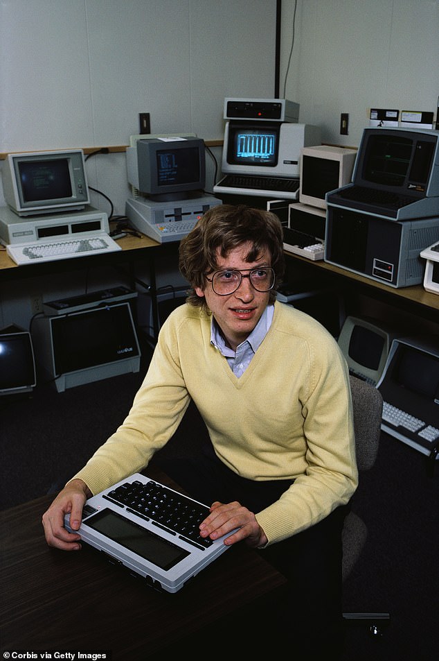 Ein Deal, den IMB 1980 mit dem damals 25-jährigen Bill Gates abschloss, erlaubte ihm, ein Betriebssystem für IBM zu entwickeln, sich aber das Recht vorzubehalten, es an andere Kunden zu verkaufen – was letztlich dazu führte, dass Microsoft sich die Marktbeherrschung sicherte