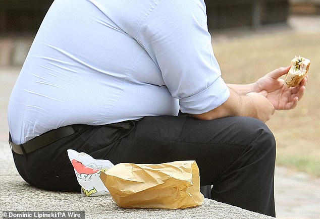 Eine bahnbrechende Studie warnt heute, dass Arbeitsausfälle aufgrund von durch Fettleibigkeit bedingten Krankheiten das Wirtschaftswachstum ernsthaft behindern (Archivbild)