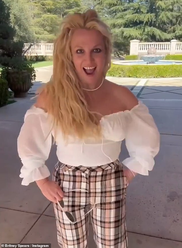 Britney, die Jamie in einem inzwischen gelöschten Video als „B****“ bezeichnete, behauptete, ihre Mutter habe sie wegen der Kernschmelze im Chateau Marmont verarscht