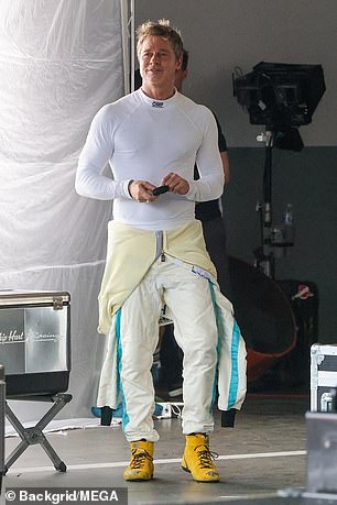 Der 60-jährige Brad Pitt stellte kürzlich seinen unglaublich muskulösen Körper zur Schau, als er kürzlich auf dem NASCAR-Hub Daytona International Speedway in Florida den neuen Rennfilm „Apex“ drehte