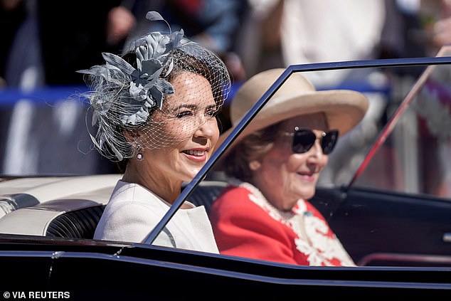 Königin Maria von Dänemark und Norwegens Königin Sonja fahren während ihres Staatsbesuchs in einem Auto