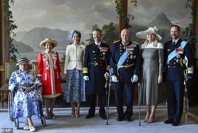 Im Bild (v.l.n.r.): Prinzessin Astrid Fru Ferner, Königin Sonja, Königin Mary und König Frederik, Norwegens König Harald, Kronprinzessin Mette-Marit und Kronprinz Haakon