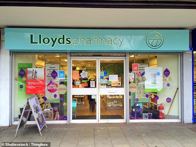 Boots hat zahlreiche lokale Filialen geschlossen, während LloydsPharmacy im Januar seine Türen vollständig geschlossen hat.  Im Bild: eine Lloyds Pharmacy-Filiale in Bracknell, Berkshire