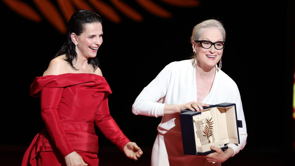 Meryl Streep hält ihre Palme Dor in Cannes mit Juliette Binoche