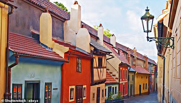 Auf der Prager Burg liebte Jules‘ Tochter „die winzigen Häuser im Goldenen Gässchen“ (oben)