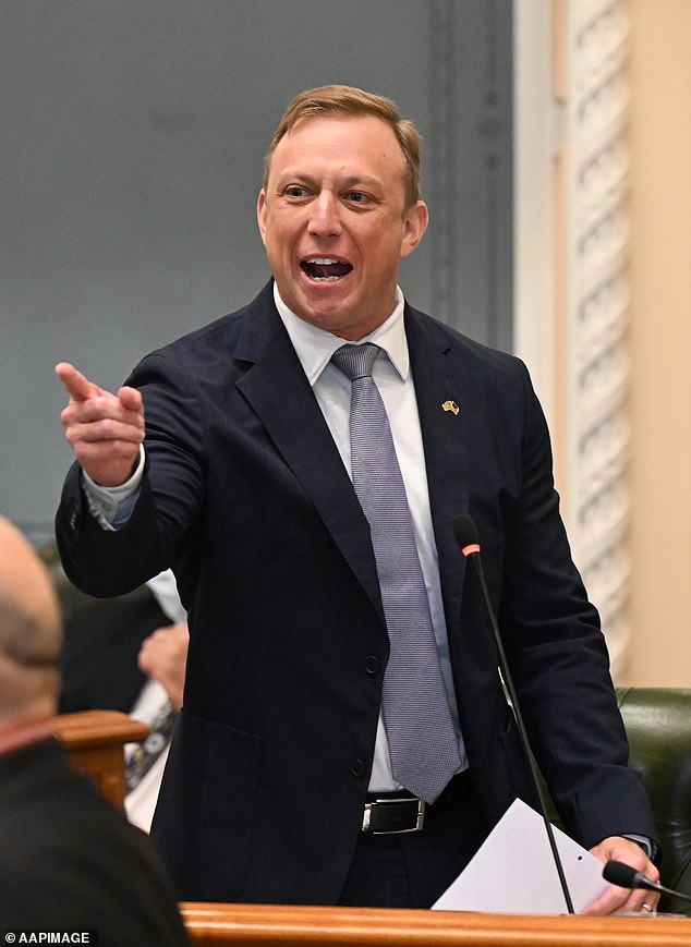 Der Premierminister von Queensland, Steven Miles (im Bild), hat seinen Verbündeten Anthony Albanese aufgefordert, die hohe Migrationsrate auf ein angemesseneres Maß zu reduzieren