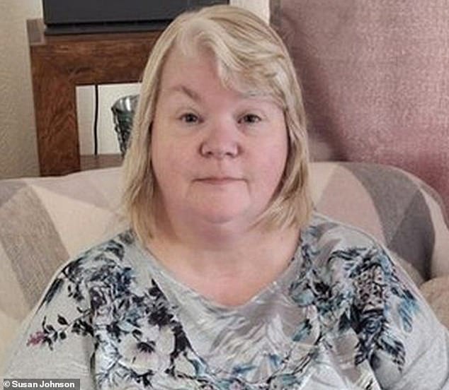Susan Johnson (im Bild) aus Scarborough wurde „von einem Blatt zitternd“ zurückgelassen, nachdem das Personal des Bridlington Hospital in Yorkshire ihr mitgeteilt hatte, dass ihre Aufzeichnungen zeigten, dass sie seit vier Monaten tot sei