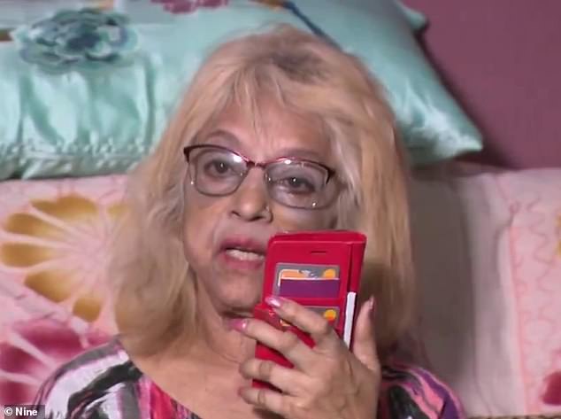 Ninette Simons, 73, (im Bild) wurde angeblich von einem kürzlich freigelassenen Einwanderungshäftling in ihrem Haus verprügelt.  Sie teilte dem Einwanderungsminister am Mittwoch mit, dass sie sich nicht mehr sicher fühle