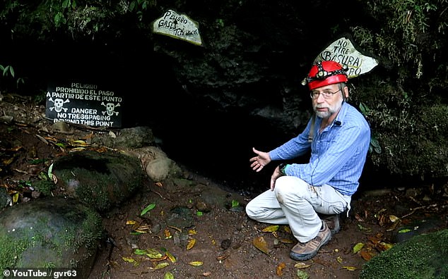 In einem auf YouTube geposteten Clip erklärt der belgische Höhlenforscher Guy van Rentergem (im Bild), warum die Höhle so gefährlich ist