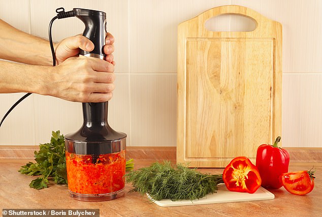 Gemüse, das durch zu starkes Schneiden beim Kochen und Blanchieren Nährstoffe verlieren kann, zerstört Vitamin C