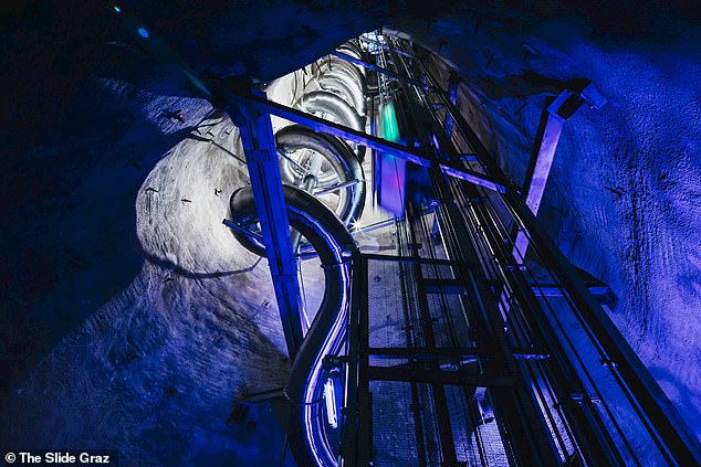 Die Schlossbergrutsche in Graz, Österreich, ist die höchste unterirdische Rutsche der Welt – und die zweithöchste überhaupt