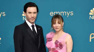 Kaley Cuoco und Tom Pelphrey sind die Stars, die bei den Emmys 2022 ihr Debüt auf dem roten Teppich gaben