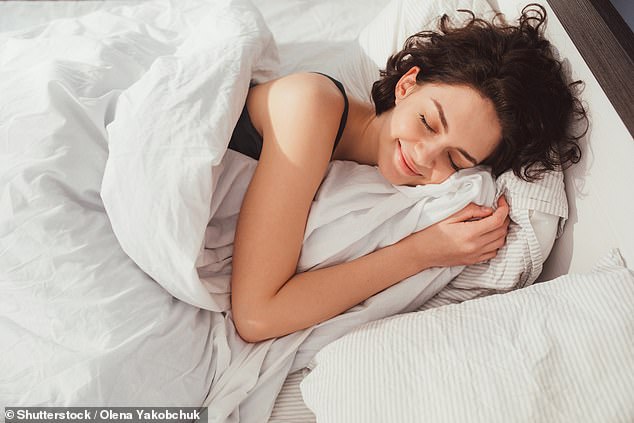 Es gibt nichts Schöneres, als am Wochenende ausgiebig auszuschlafen.  Jetzt haben Experten einen weiteren Grund herausgefunden, warum man im Bett bleiben sollte – denn bei Menschen, die „Nachholschlaf“ bekommen, ist die Wahrscheinlichkeit geringer, dass sie Symptome einer Depression verspüren (Dateibild)