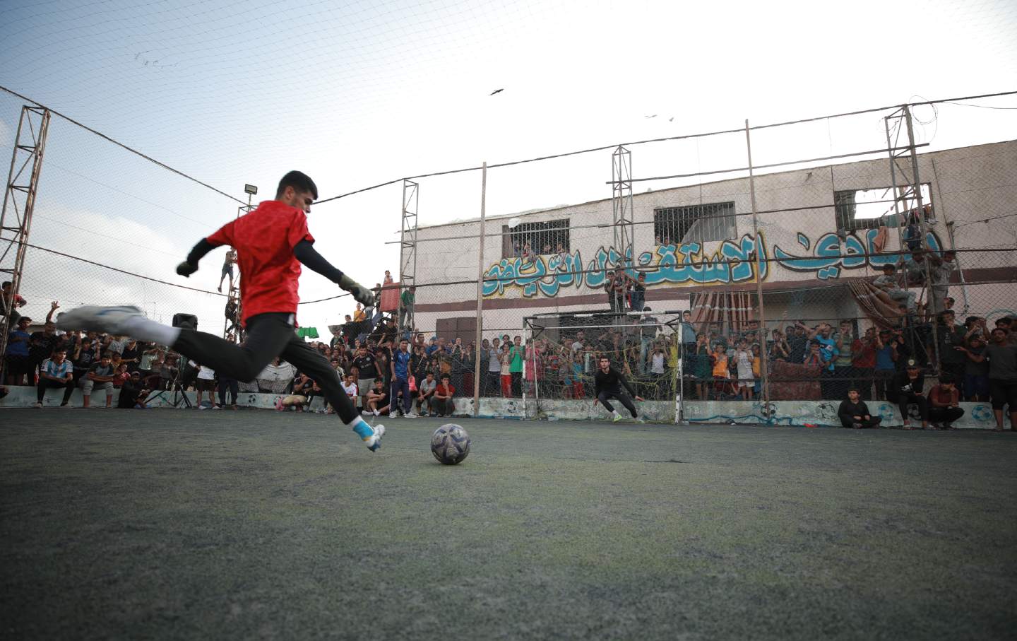 Torschuss während eines Fußballspiels in Rafah