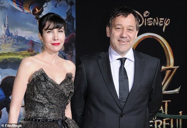 Die Frau des Spider-Man-Filmemachers Sam Raimi, Gillian Greene, hat nach 31 Jahren Ehe in LA die Scheidung vom Regisseur eingereicht.  Abgebildet im Jahr 2013 bei der Oz-Premiere in LA