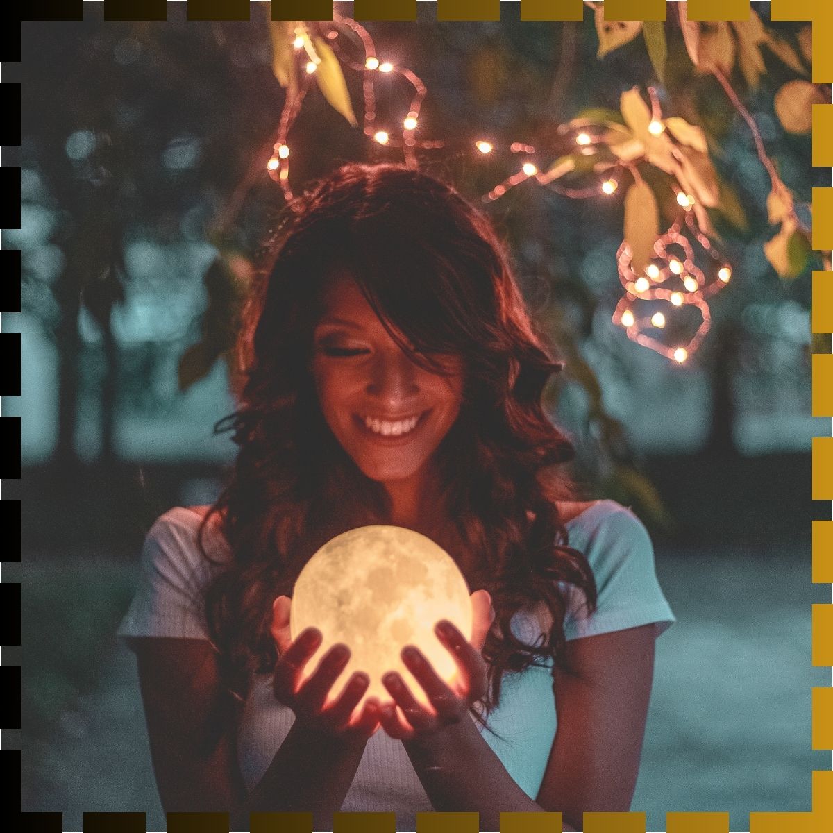 Bild eines Mädchens, das die Venus in Konjunktion mit dem Mond im Geburtshoroskop symbolisiert