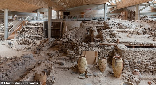 Mark verbringt eine „erbauliche“ Stunde mit der Erkundung der archäologischen Stätte von Akrotiri