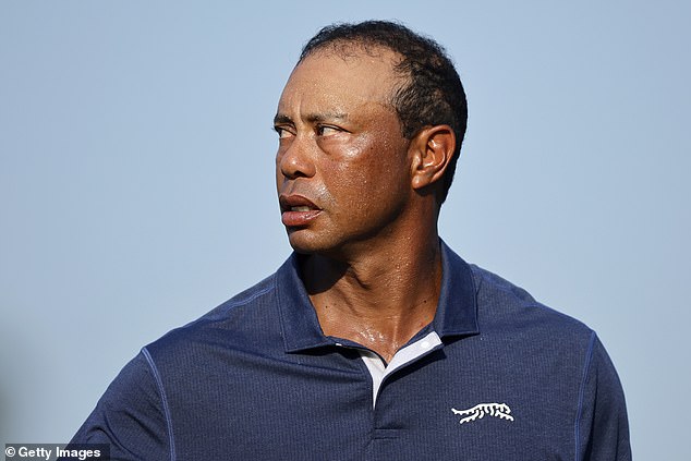 Tiger Woods wird am Wochenende nicht spielen, nachdem er in North Carolina zwei Tage lang Probleme hatte