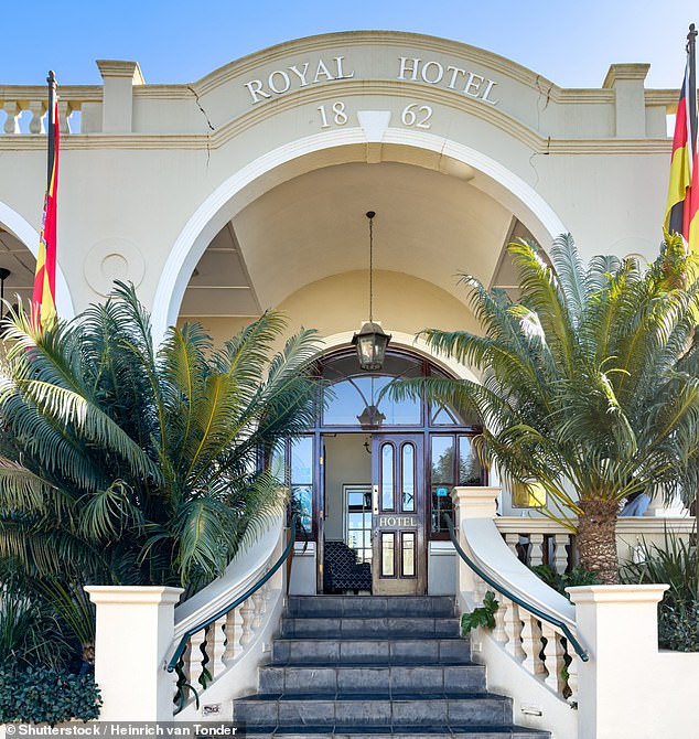 Das Royal Hotel im Stadtzentrum ist berühmt für „laute Abende in seiner 150 Jahre alten Bar“ und die längste Veranda südlich des Limpopo-Flusses.