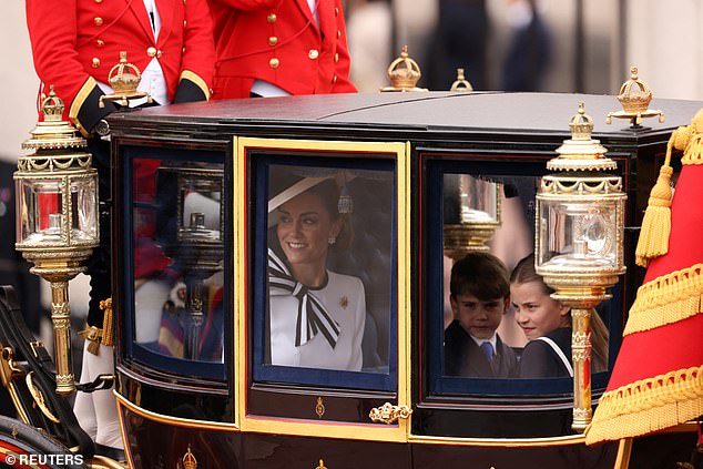 Die Prinzessin von Wales strahlte, als sie während der Parade „Trooping the Colour“ in London den Buckingham Palace verließ