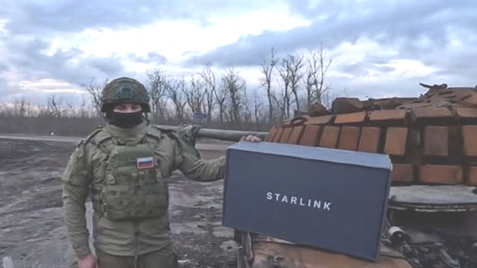 Parcel from Elon - Russian fighter posing with the Starlink system    