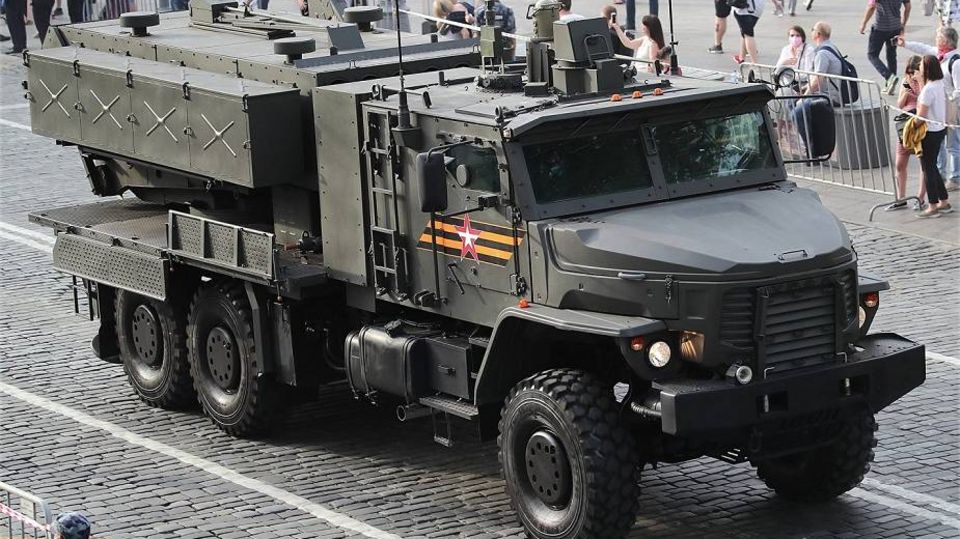 At first glance, the TOS2 looks like an ordinary heavy military truck.