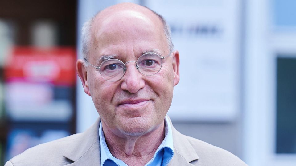 Gregor Gysi is a member of the Bundestag for the Left party.