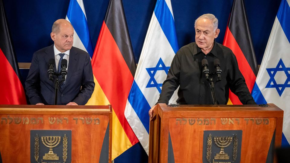 Chancellor Olaf Scholz next to Israel's Prime Minister Benjamin Netanyahu