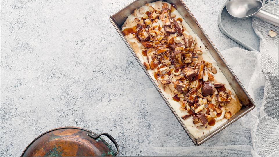 You can make your own Snickers ice cream with just a few ingredients