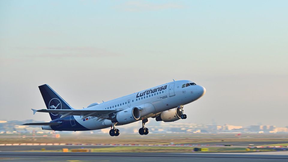 Lufthansa plane takes off