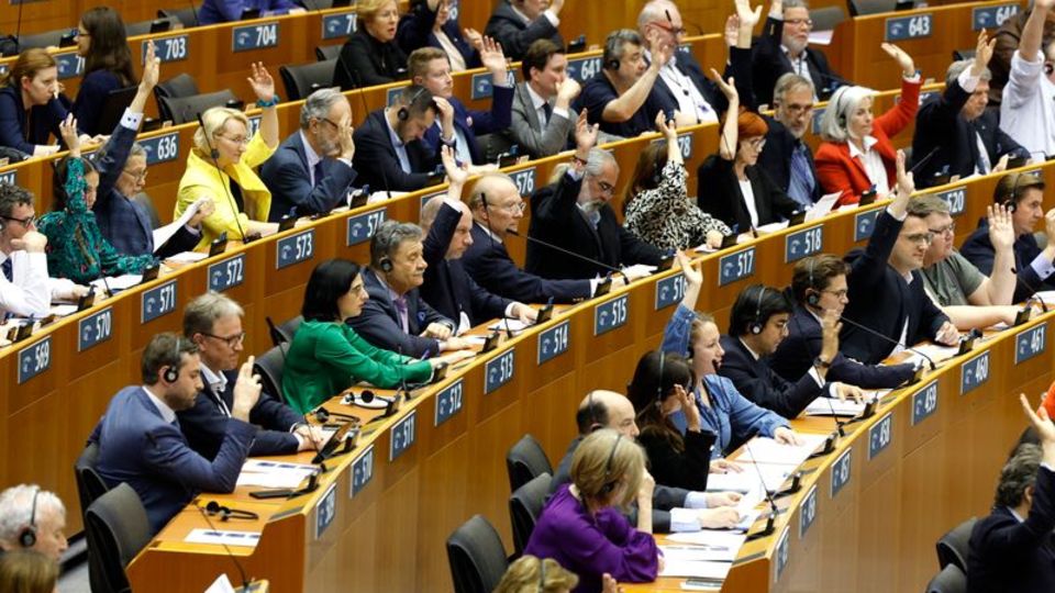 The EU Parliament has voted for the controversial asylum reform.  Photo: Geert Vanden Wijngaert/AP/dpa