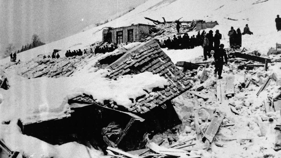 Buried houses in Blons in the avalanche winter of 1953/54 
